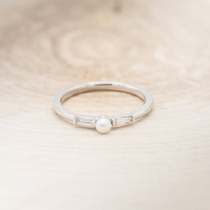 "GRACE" - SINGLE PEARL STACKING WEDDING BAND WITH DIAMOND ACCENTS
