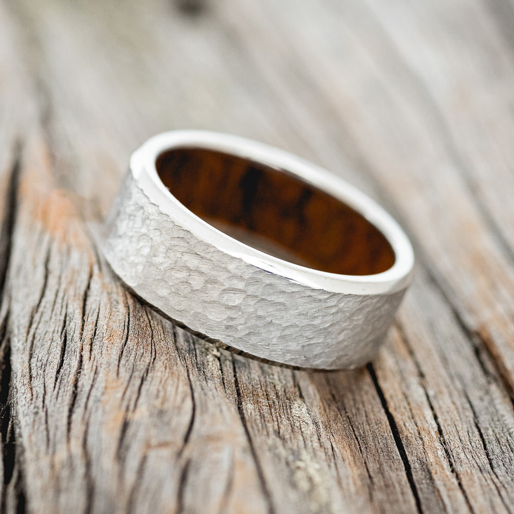 HAMMERED WEDDING BAND WITH IRONWOOD LINING-3