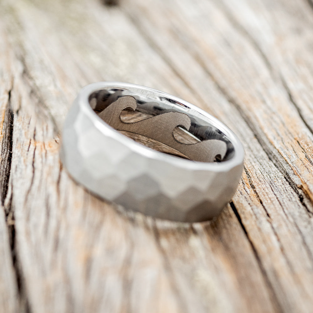 FACETED WEDDING RING WITH WAVE ENGRAVED LINING-4