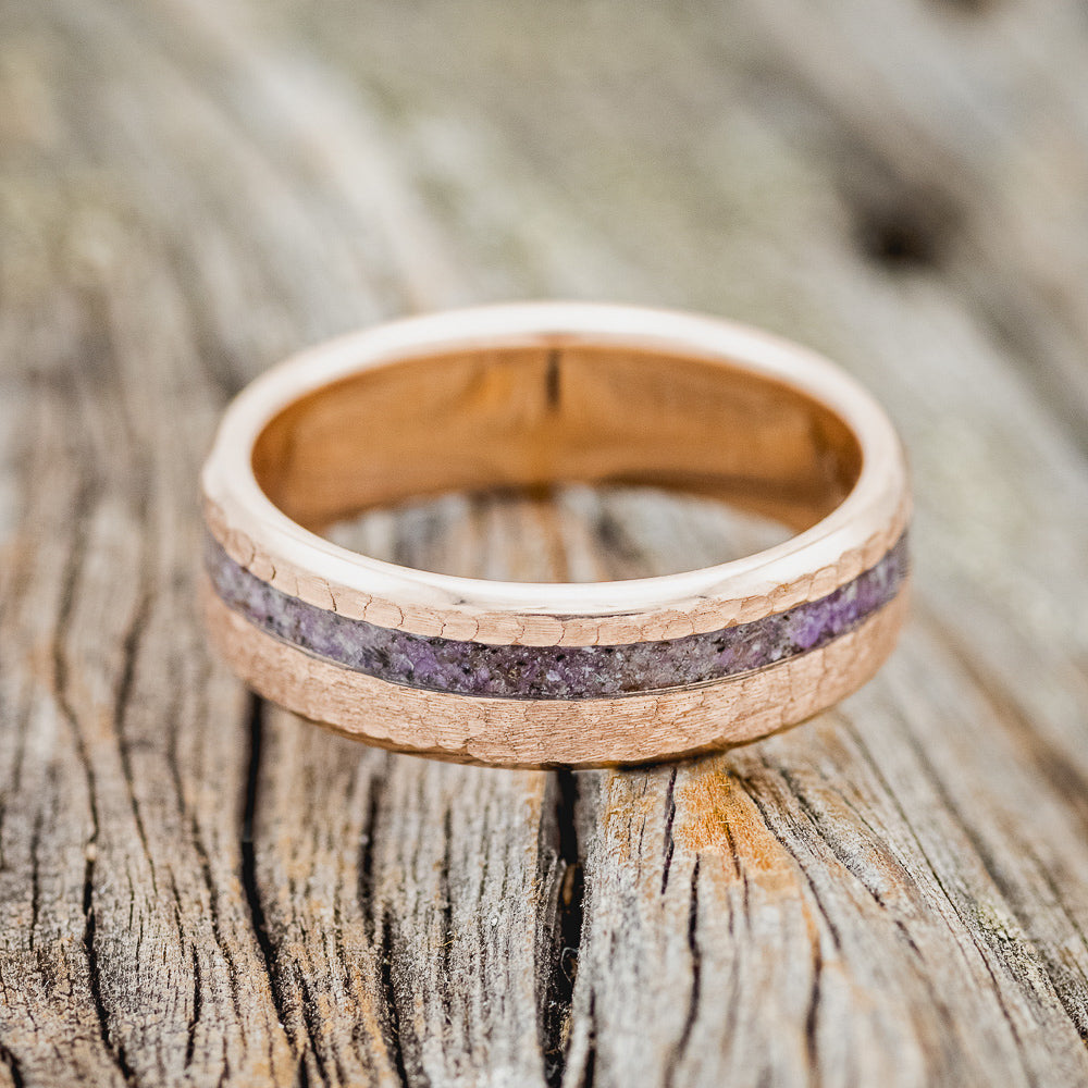 "VERTIGO" - CHAROITE WEDDING RING FEATURING A HAMMERED 14K GOLD BAND-3