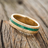 "VERTIGO" - MALACHITE WEDDING RING FEATURING A HAMMERED 14K GOLD BAND-5