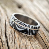 "REMMY" - BLACK & WHITE WAVE WEDDING BAND WITH FIRE AND ICE OPAL INLAY - TITANIUM- SIZE 10