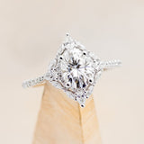 "NORTH STAR" - BRILLIANT CUT OVAL MOISSANITE ENGAGEMENT RING WITH DIAMOND ACCENTS & DIAMOND TRACER-13