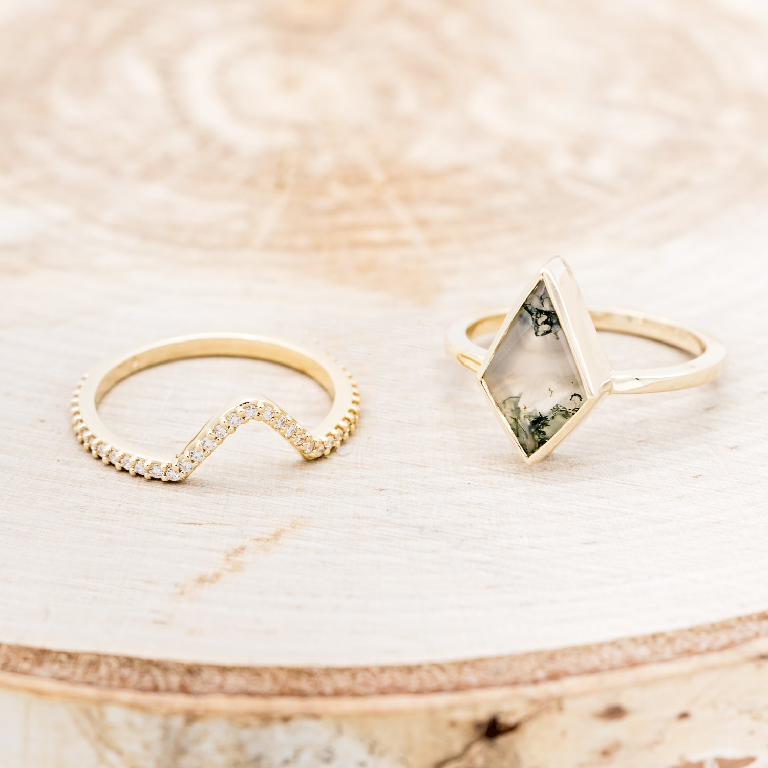 "WILLA" - KITE CUT MOSS AGATE SOLITAIRE ENGAGEMENT RING WITH DIAMOND TRACER-5