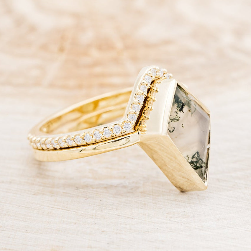 "WILLA" - KITE CUT MOSS AGATE SOLITAIRE ENGAGEMENT RING WITH DIAMOND TRACER-3
