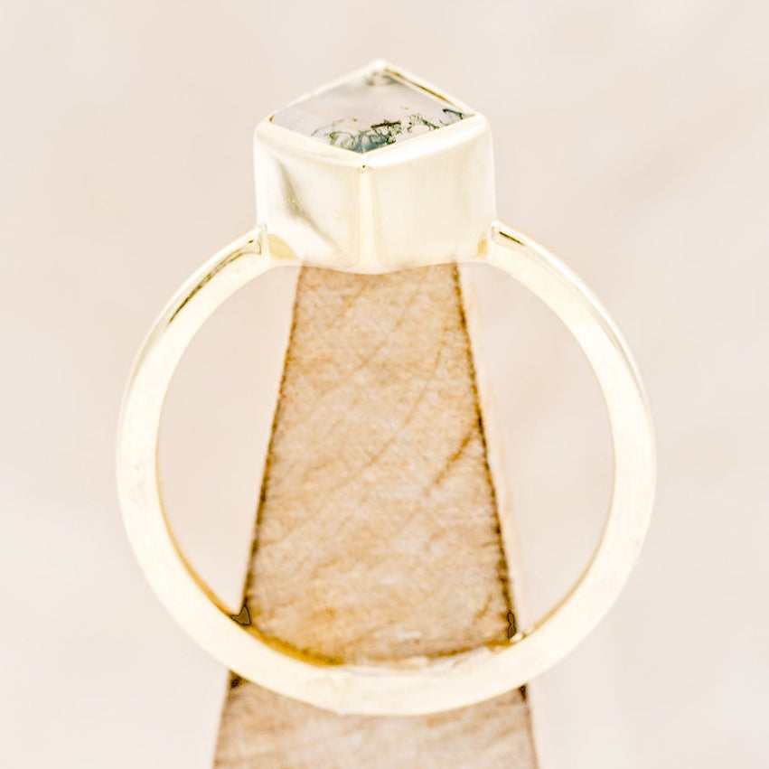 "WILLA" - KITE CUT MOSS AGATE SOLITAIRE ENGAGEMENT RING WITH DIAMOND TRACER-8