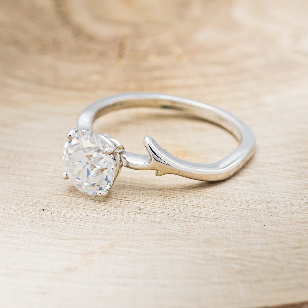 "ARTEMIS" - ROUND MOISSANITE ENGAGEMENT RING WITH AN ANTLER STYLE STACKING BAND-8