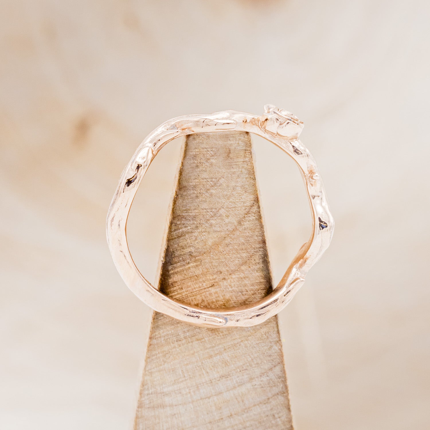 "BRIAR" - FLOWER VINE ACCENTED TRACER WEDDING BAND-6