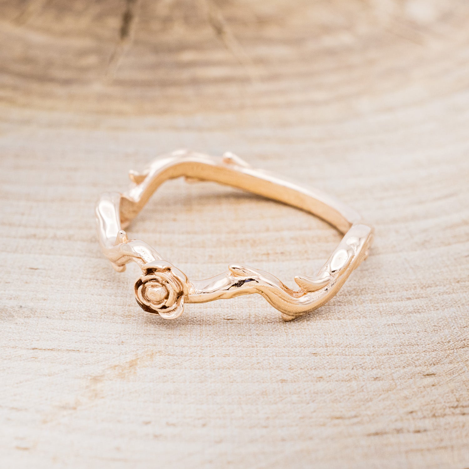 "BRIAR" - FLOWER VINE ACCENTED TRACER WEDDING BAND-3