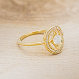 "LEVINA" - ROUND CUT DIAMOND ENGAGEMENT RING WITH DIAMOND HALO - 14K YELLOW GOLD - SIZE 7