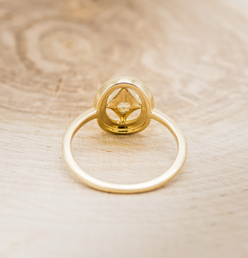 "LEVINA" - ROUND CUT DIAMOND ENGAGEMENT RING WITH DIAMOND HALO - 14K YELLOW GOLD - SIZE 7