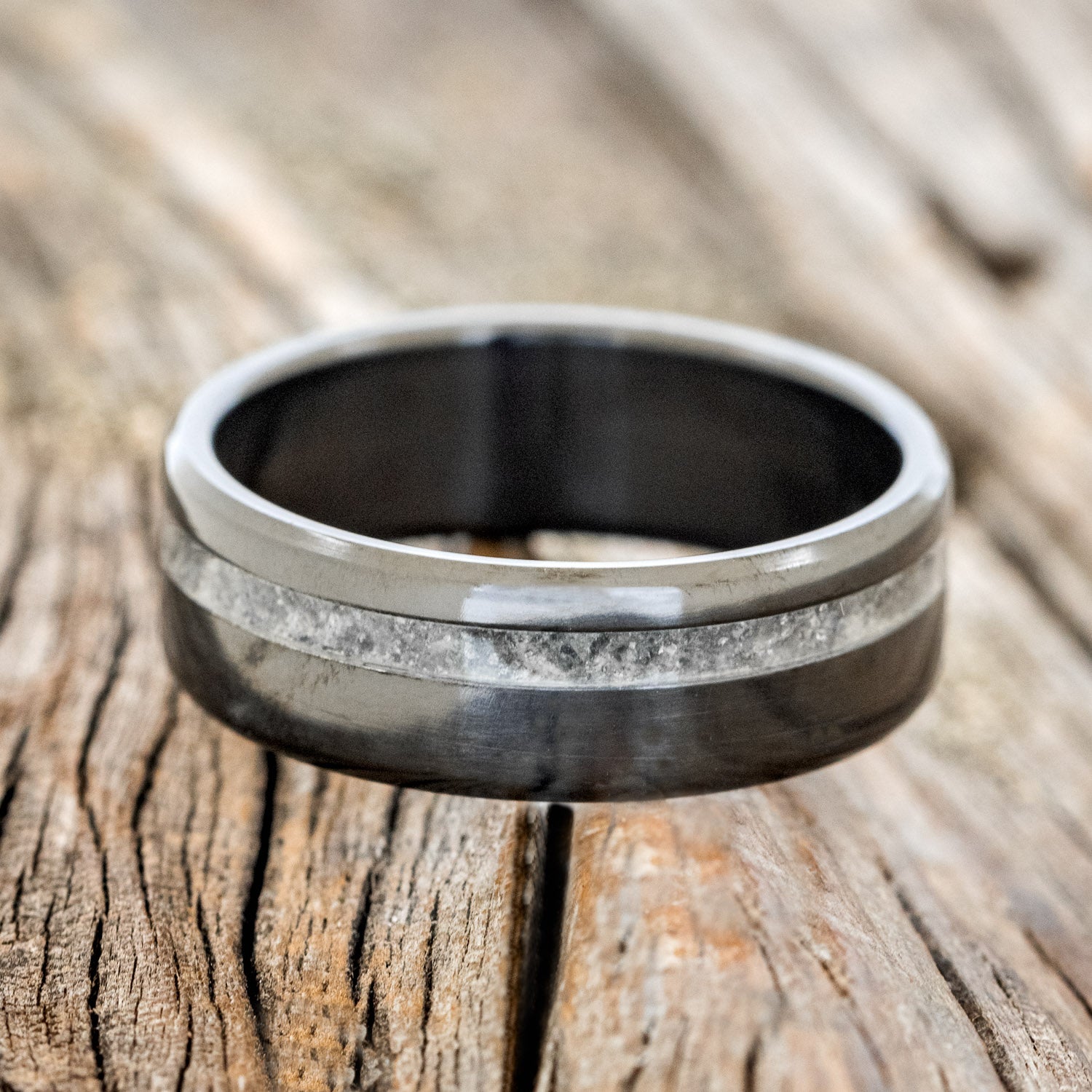 "VERTIGO" - WEDDING BAND WITH SINGLE INLAY-3