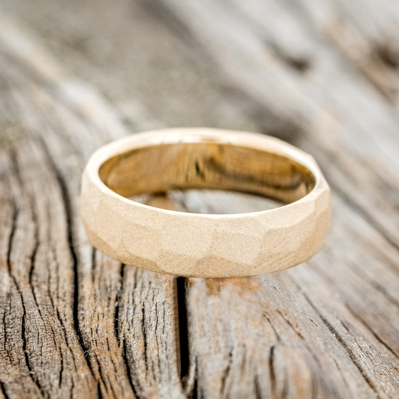 FACETED WEDDING RING WITH SANDBLASTED FINISH