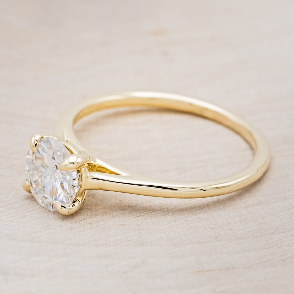 4 PRONG ROUND CUT MOISSANITE SOLITAIRE ENGAGEMENT RING-9