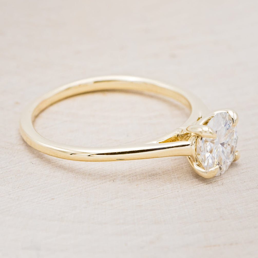 4 PRONG ROUND CUT MOISSANITE SOLITAIRE ENGAGEMENT RING-8
