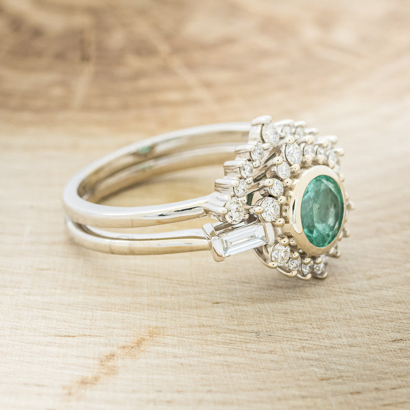 "PANRA" - ROUND CUT GREEN BERYL ENGAGEMENT RING WITH DIAMOND ACCENTS & TRACER - 14K WHITE GOLD - SIZE 6 3/4