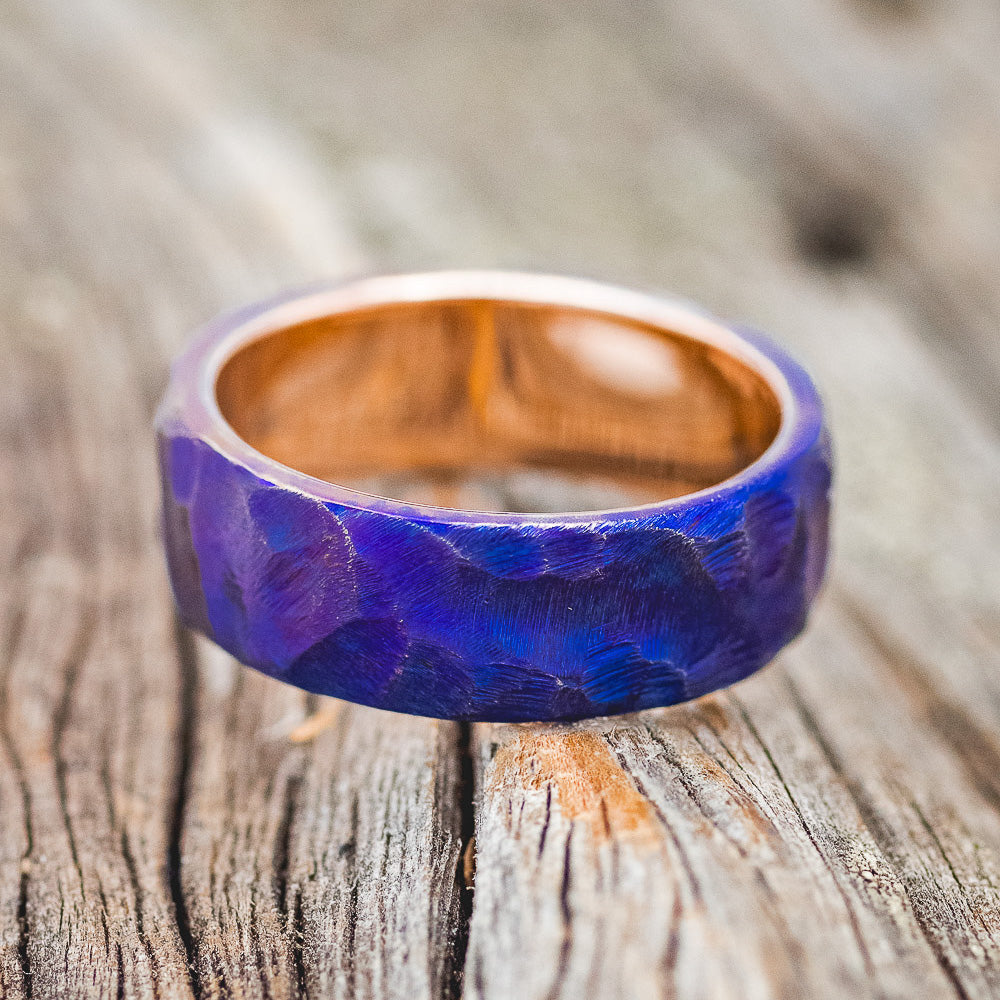 SEASCAPED FINISH & FIRE-TREATED TITANIUM WEDDING RING FEATURING A 14K GOLD BAND-3