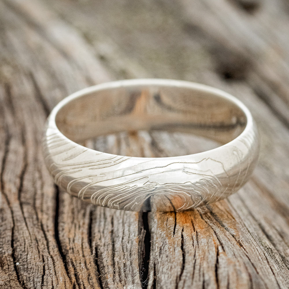 DOMED WOODGRAIN PATTERN WEDDING RING FEATURING A 14K GOLD BAND-3