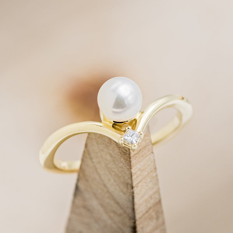 ROUND AKOYA PEARL ENGAGEMENT RING WITH DIAMOND ACCENT