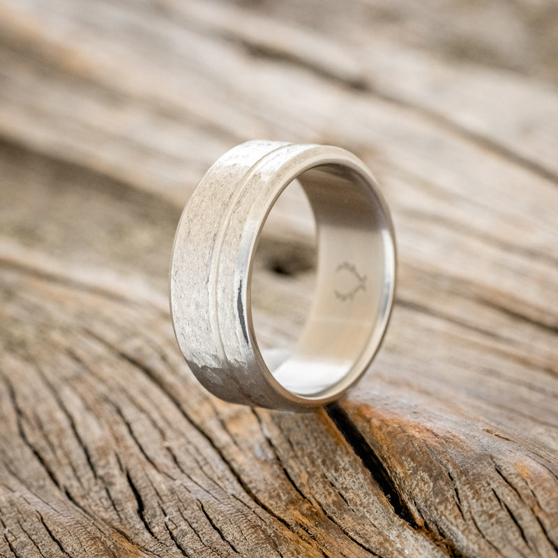 HAMMERED WEDDING BAND WITH A CUT ETCHING - READY TO SHIP