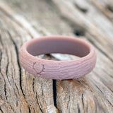 WOMEN'S MAUVE WOOD GRAINED SILICONE WEDDING BAND