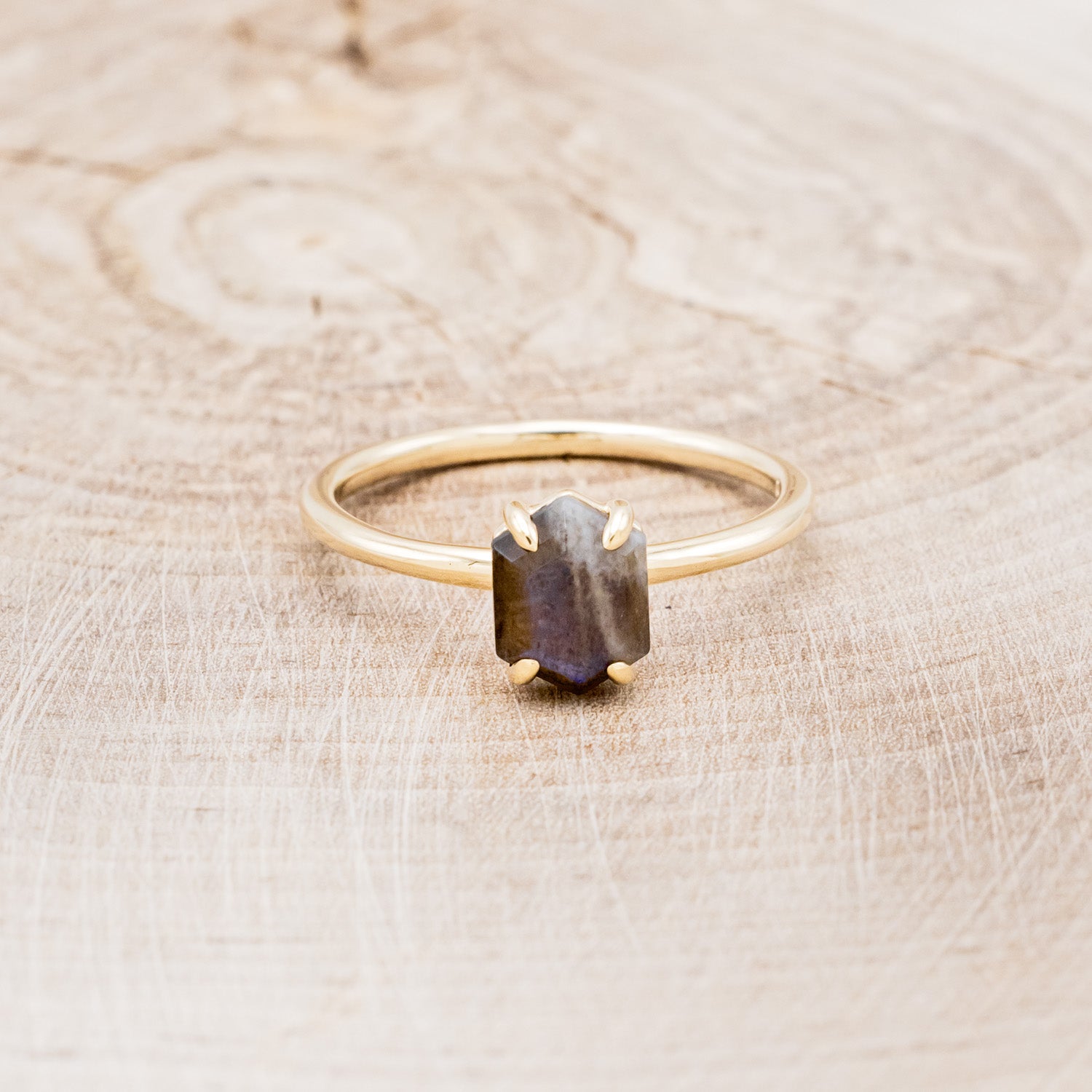 "AURUM" -LABRADORITE SOLITAIRE ENGAGEMENT RING - 14K YELLOW GOLD - SIZE 7-3