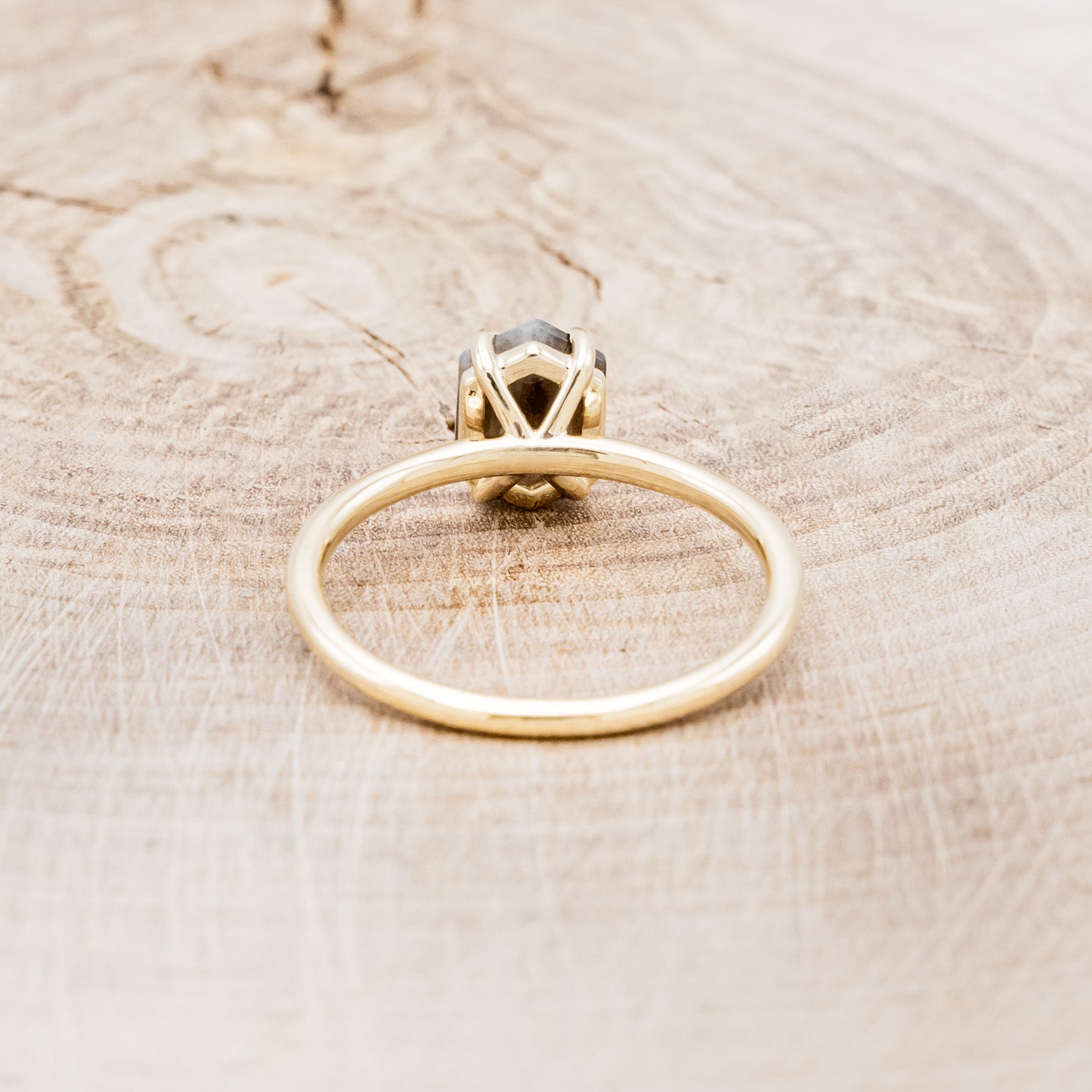 "AURUM" -LABRADORITE SOLITAIRE ENGAGEMENT RING - 14K YELLOW GOLD - SIZE 7-4