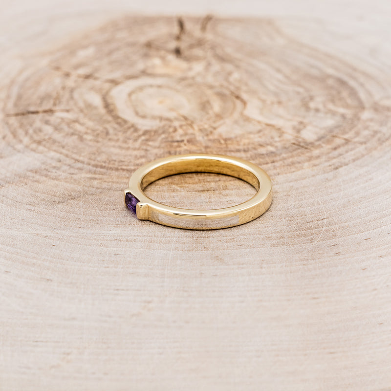 14K GOLD WEDDING BAND WITH AMETHYST CENTER STONE & WHITE GOLD INLAYS-3