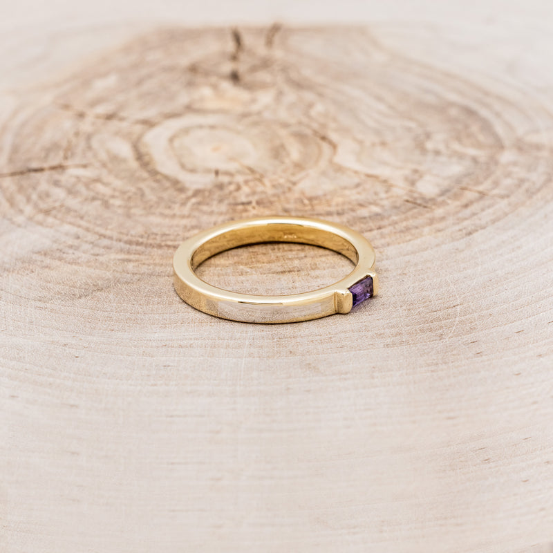 14K GOLD WEDDING BAND WITH AMETHYST CENTER STONE & WHITE GOLD INLAYS-2