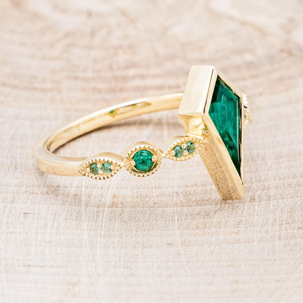 "BIANCA" - BRIDAL SUITE - KITE CUT LAB-GROWN EMERALD ENGAGEMENT RING WITH EMERALD & DIAMOND ACCENTS-8