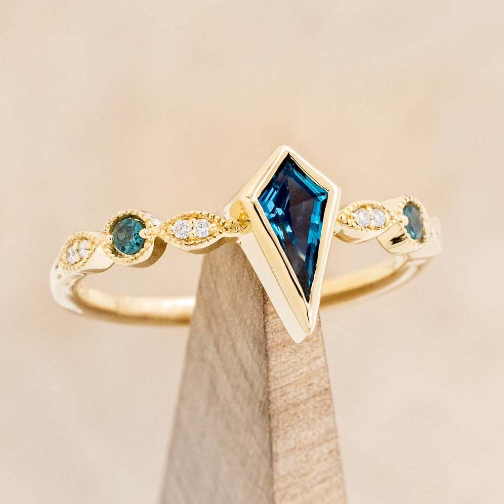 "BIANCA" - BRIDAL SUITE - KITE CUT LAB-GROWN ALEXANDRITE ENGAGEMENT RING WITH ALEXANDRITE & DIAMOND ACCENTS-18