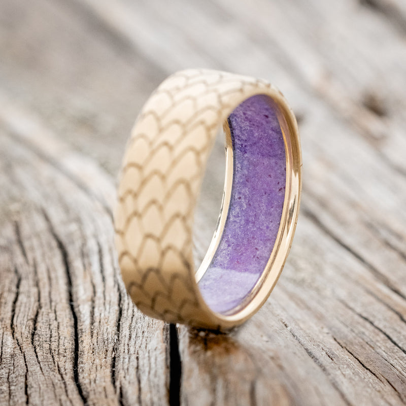 "ECHO" - DRAGON SCALE WEDDING RING FEATURING A PURPLE OPAL LINED BAND-8