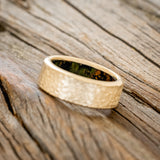 MOSSY PATINA COPPER LINED WEDDING RING FEATURING A HAMMERED 14K GOLD BAND-3