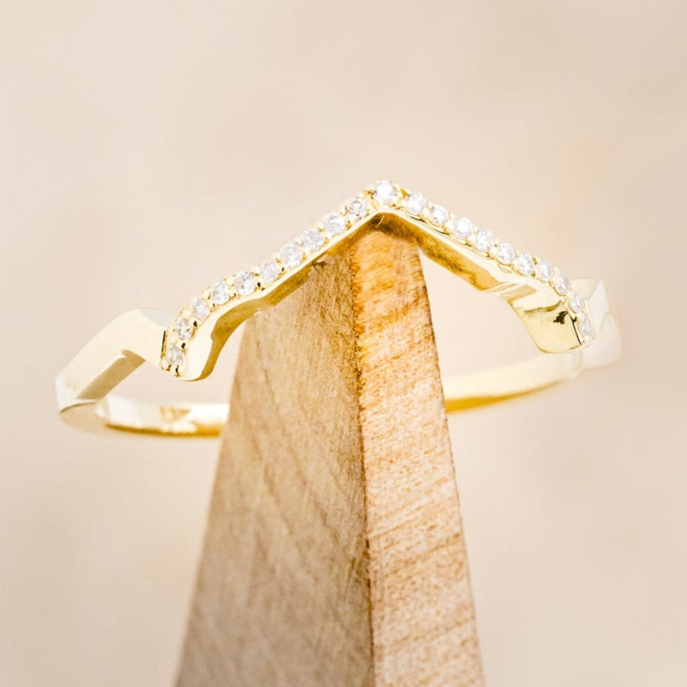 "LUCY IN THE SKY" - ROUND CUT LAVENDER MOON QUARTZ WEDDING BAND SET WITH DIAMOND HALO & TRACER-13
