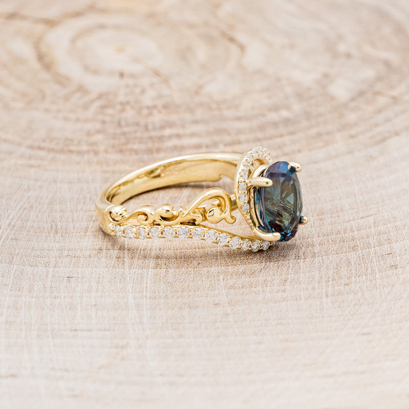 "SCARLET" - OVAL LAB-GROWN ALEXANDRITE ENGAGEMENT RING WITH DIAMOND ACCENTS - 14K YELLOW GOLD - SIZE 3 3/4