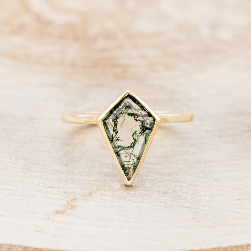 "WILLA" - KITE CUT MOSS AGATE SOLITAIRE ENGAGEMENT RING WITH TRACER